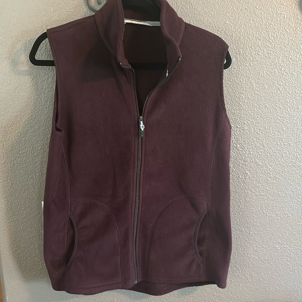 Women’s Woolrich maroon fleece vest NWOT